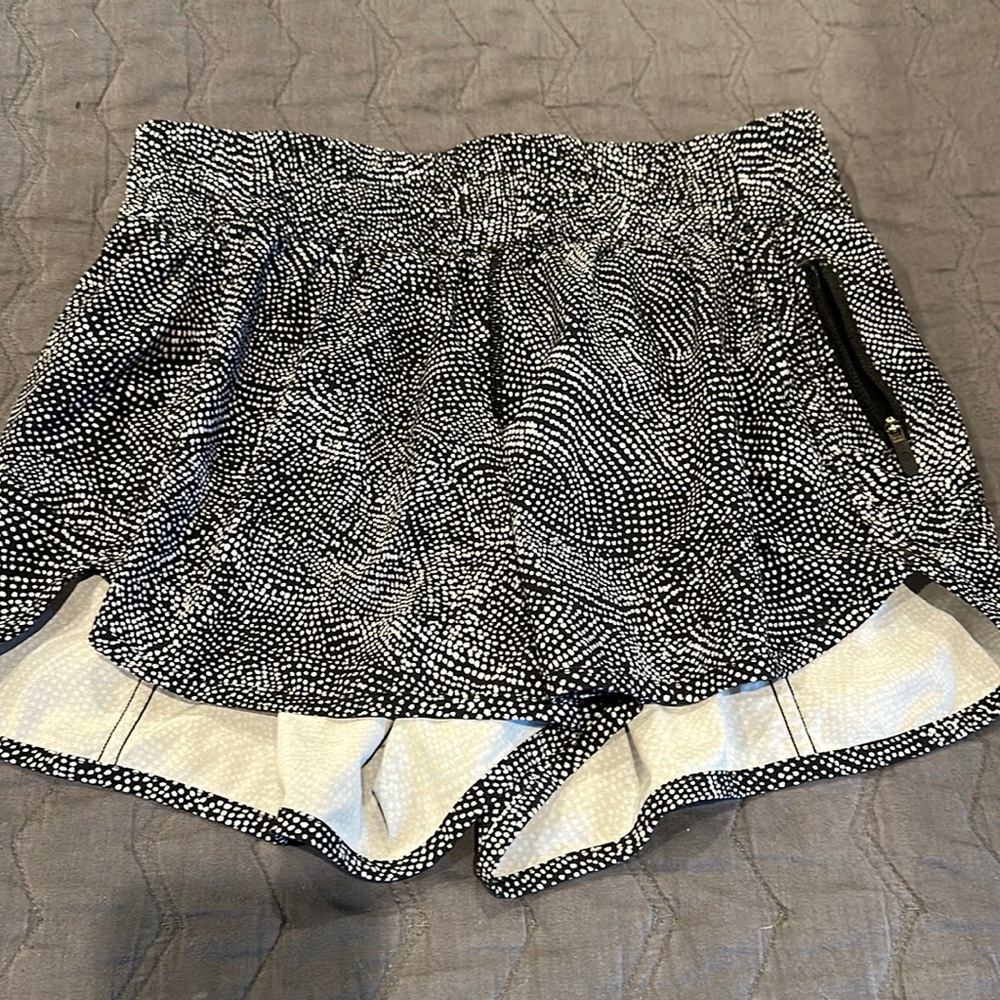 Lululemon Hotty Hot 2.5 short